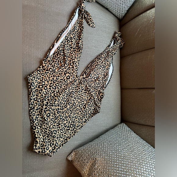 NEW Leopard Swimsuit - Size Medium - Picture 5 of 9